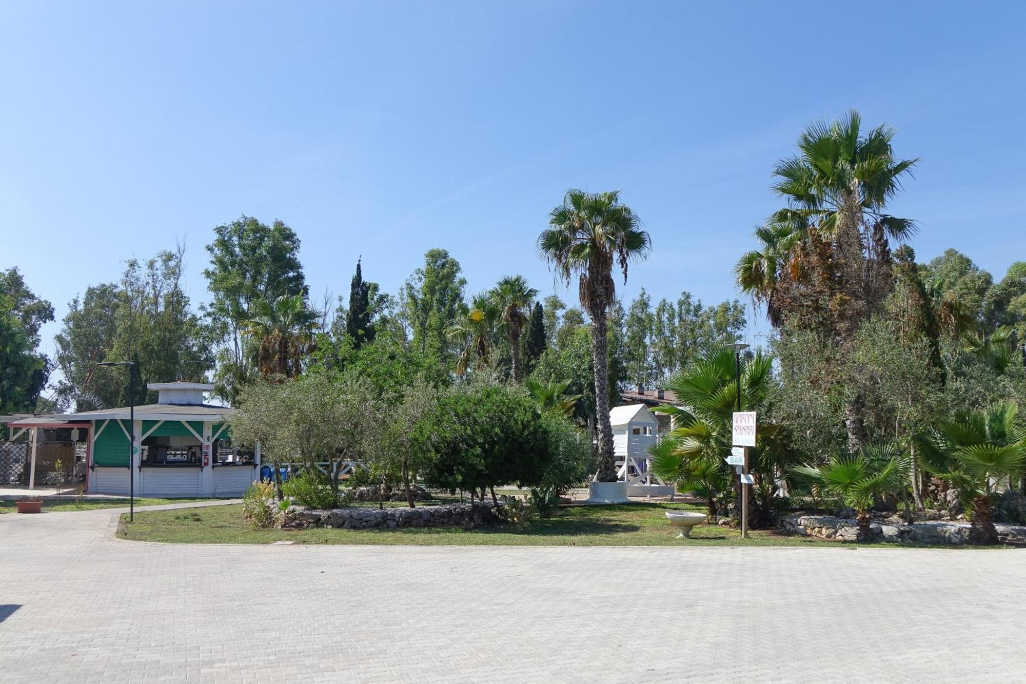 Giardini Sausari Residence Punta Prosciutto Esterno foto